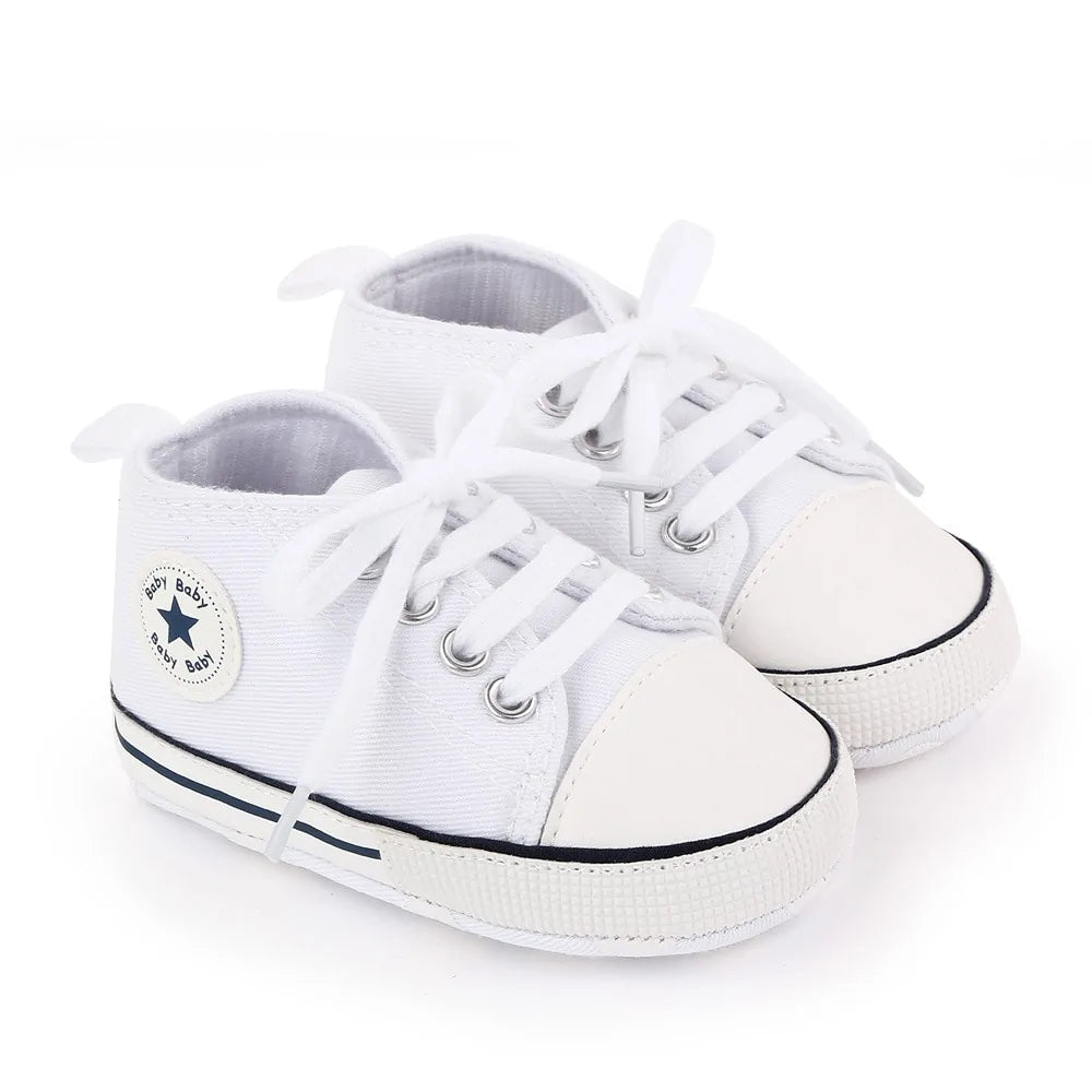 Toddler shoes with star print and grip sole