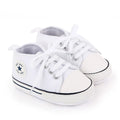 Toddler shoes with star print and grip sole